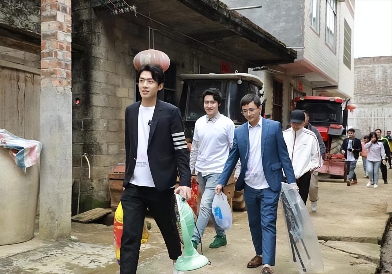 顶级网红收入高不高_网红直播带货收入排行_娱乐八卦中的网红有哪些-