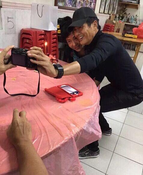 直击明星生日趴奢靡场面:大小S制服秀色诱老公