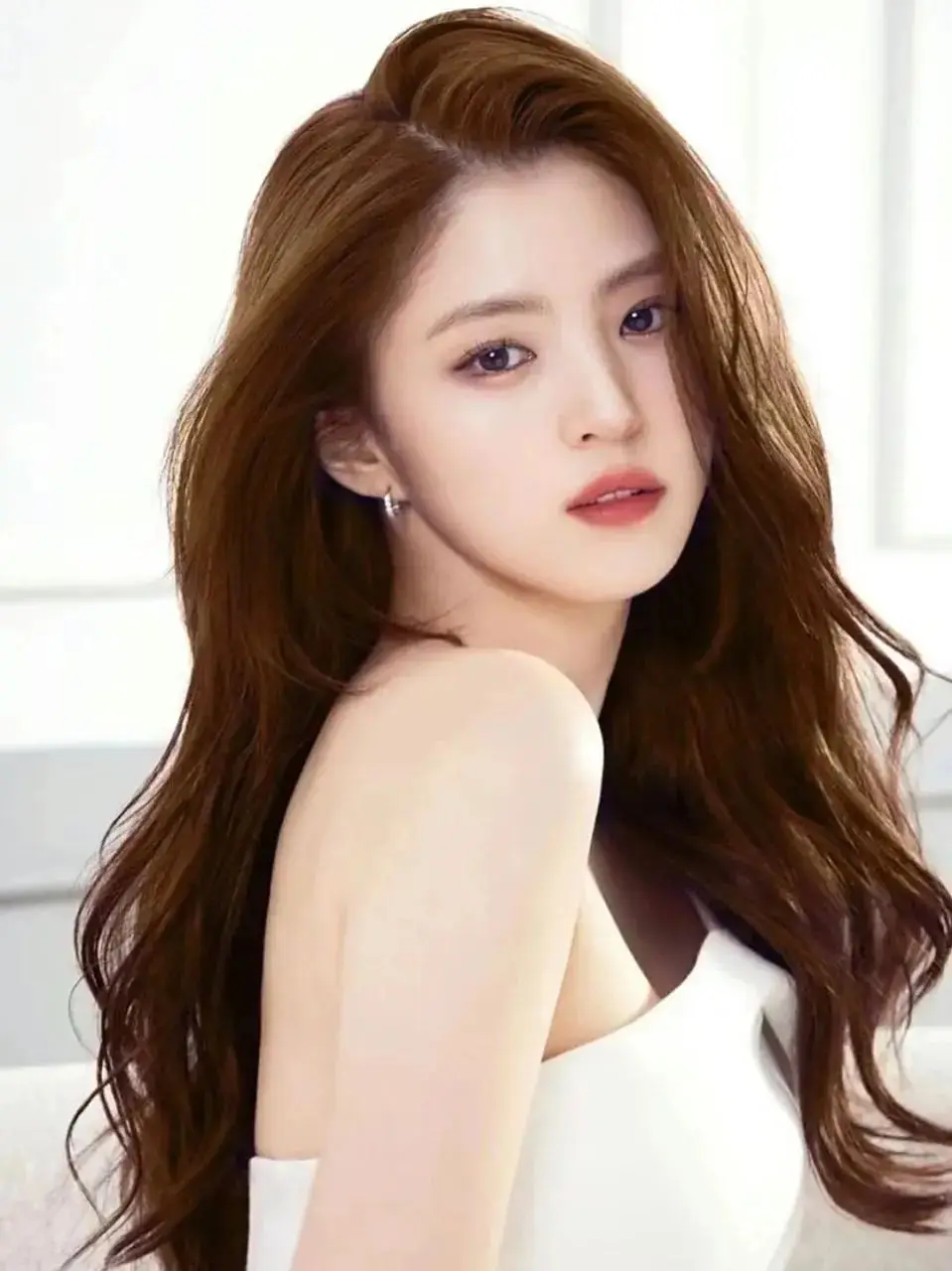 2025韩国十大美女红星！颜值天花板身材火辣你最爱谁