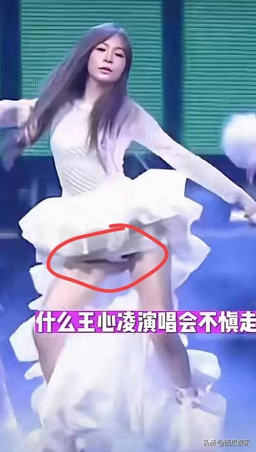 女星最尴尬瞬间：直播翻车红毯走光，谁在背后偷笑？