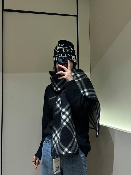 女明星都在戴的Burberry围巾 新款冬青绿格纹太洋气