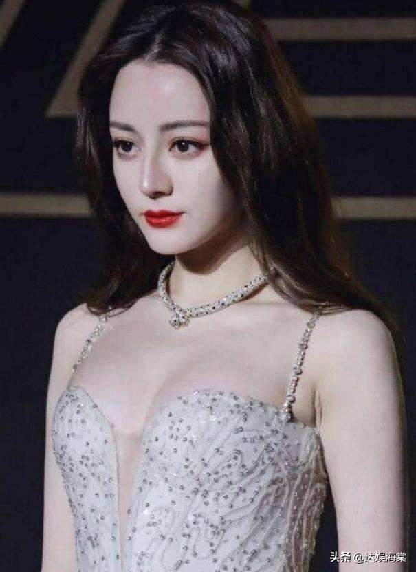 迪丽热巴毛发旺盛_女明星体毛话题_女明星的毛