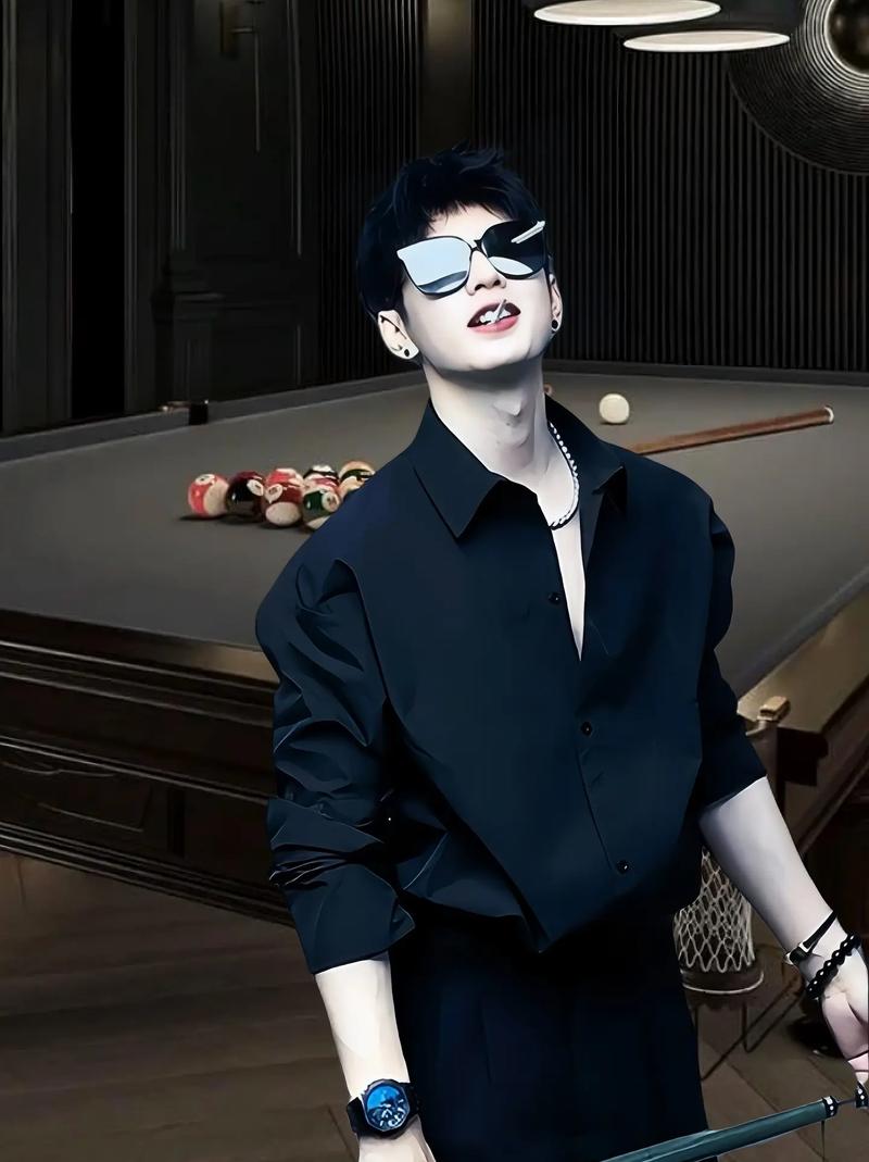 娱乐圈禁欲系男神 清冷专注演技好，自带疏离感很上头