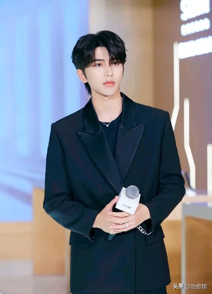 今日排行榜明星热点榜,_明星年度热搜榜前十名_2022年娱乐圈热搜榜Top10