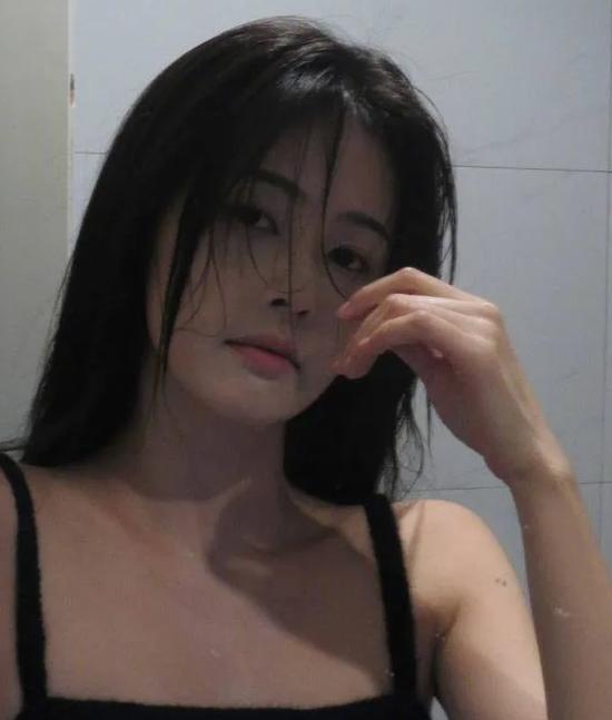 女明星的浴室秘密：自拍翻车、歌声圈粉，这届女神怎么了？