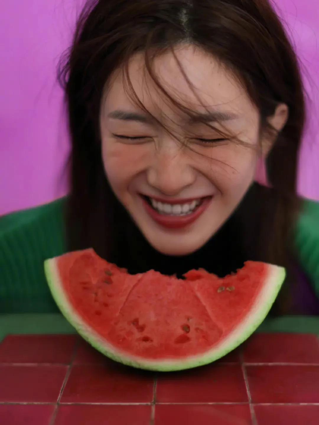 江疏影佩戴万宝项链_江疏影素颜珠宝搭配_女明星戴耳环图片